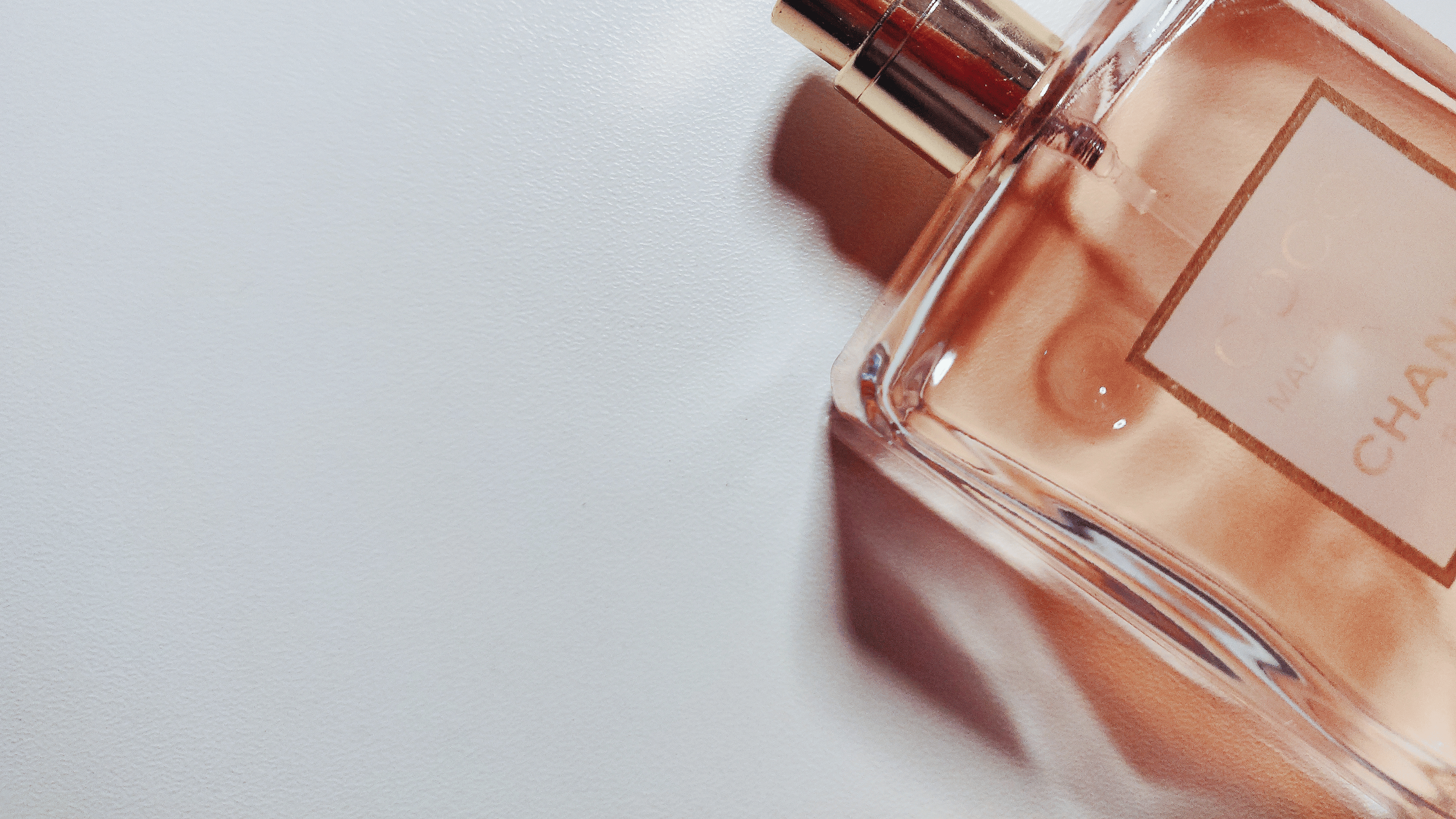 Så får du din parfym att hålla längre: Experttips och råd