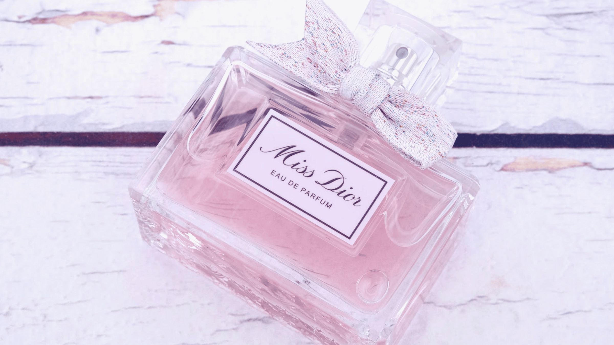 Parfym från Dior som har färgen rosa