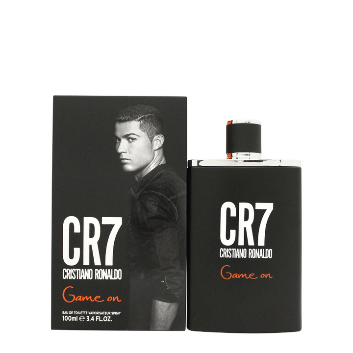 CR7 Game On Eau de Toilette av Cristiano Ronaldo är en upphetsande doft med 100 ml. Den fångar essensen av Cristiano Ronaldos CR7 Game On-doftlinje.
